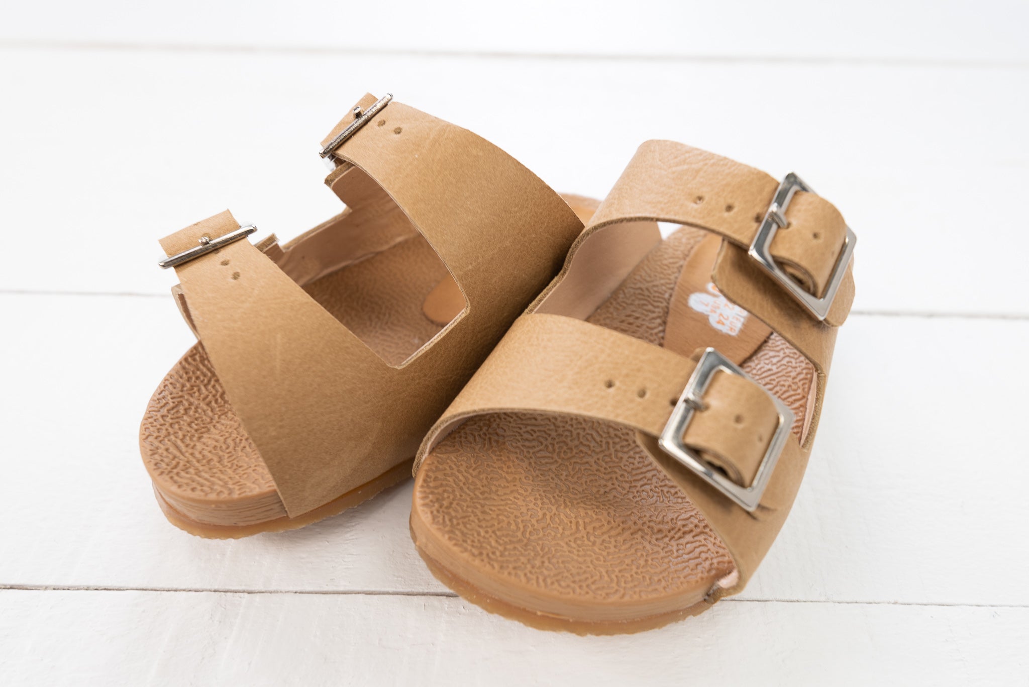 Kimey Couro Sandal - Amendoa – Sugar Dumplin' Kids
